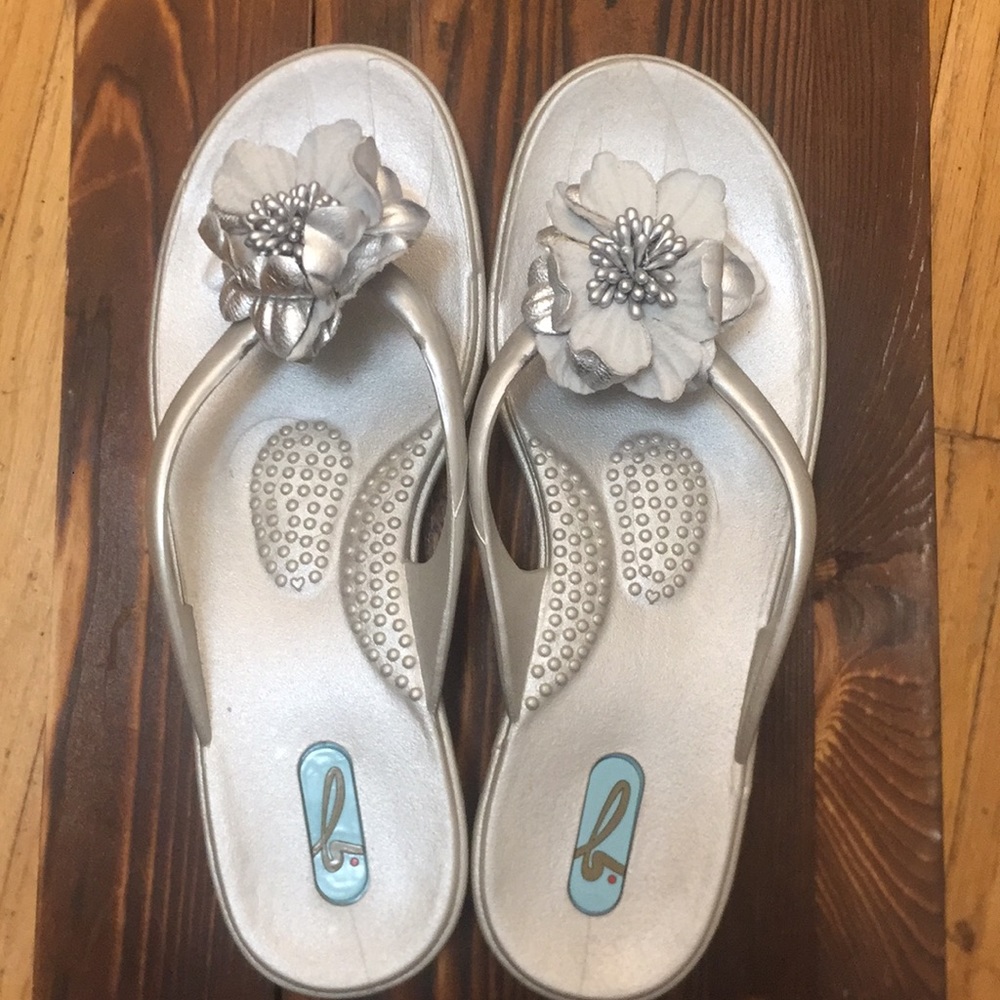 Like new OKA b super adorable floral flip flops
